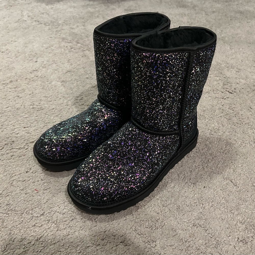 Black Glitter Uggs/Classic Short Cosmos